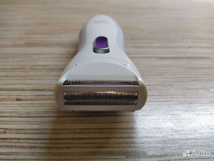 Женская электробритва Philips HP 6342/00