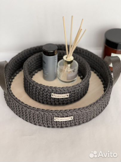 Вязаный поднос и корзинка