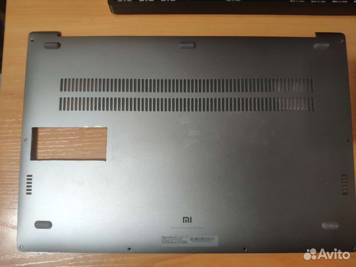 Нижняя крышка Xiaomi Mi Notebook Pro с нюансом