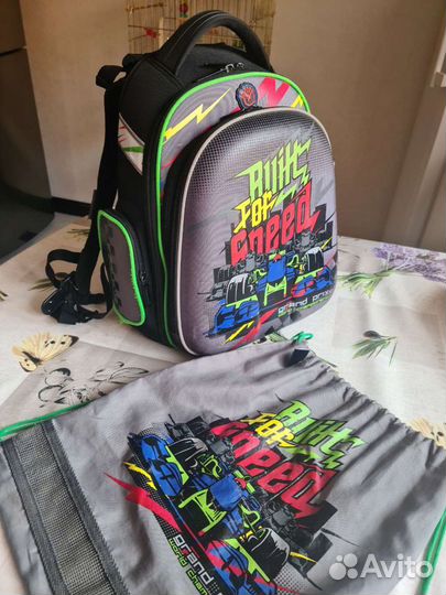 Рюкзак школьный Hummingbird