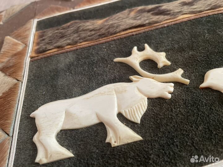 Панно из шкуры оленя и кости