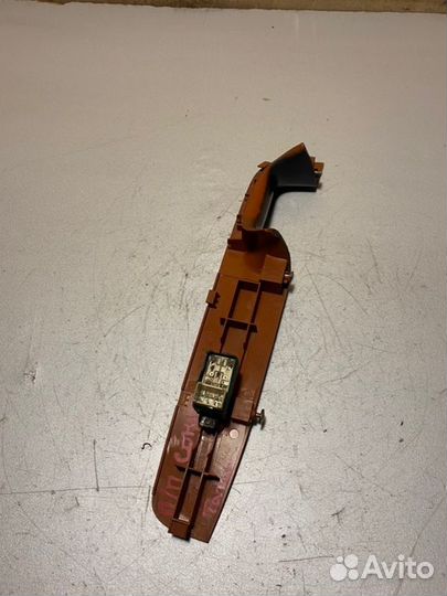 Кнопка стеклоподъемника передняя правая Hyundai