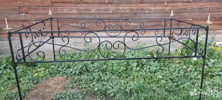 Оградки на кладбище