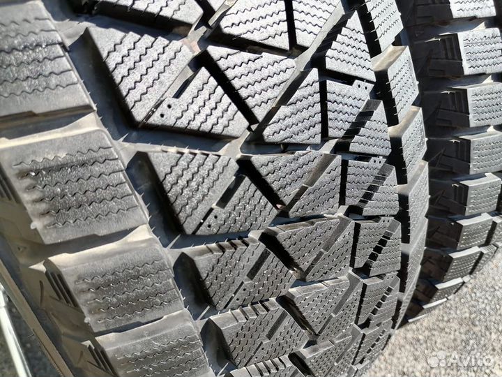 Bridgestone Blizzak DM-V2 265/65 R17