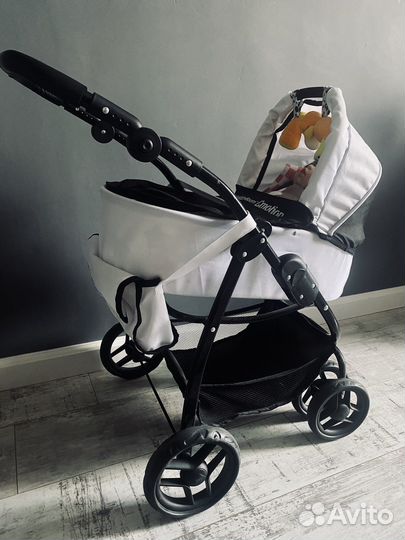 Игрушечная коляска для кукол