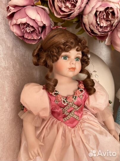 Фарфоровая кукла Leonardo Collection