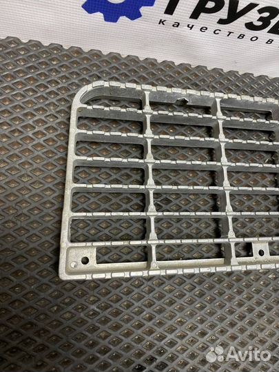 Ступень правая Renault Magnum 5010211738