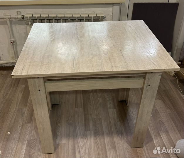 Стол кухонный