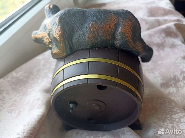 Медведь на бочке СССР Молния