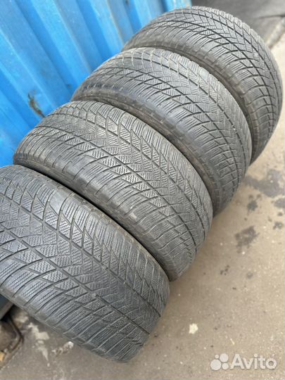 Bridgestone Blizzak LM-001 285/45 R21 113V