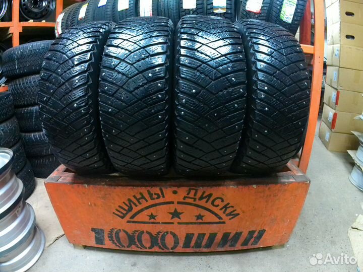 Goodyear Ultragrip Ice Arctic 215/65 R16