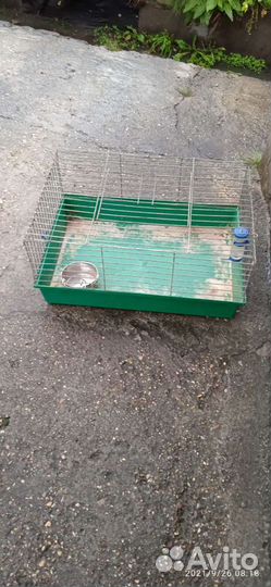 Клетки для птиц и хомяков, переноска для кошек