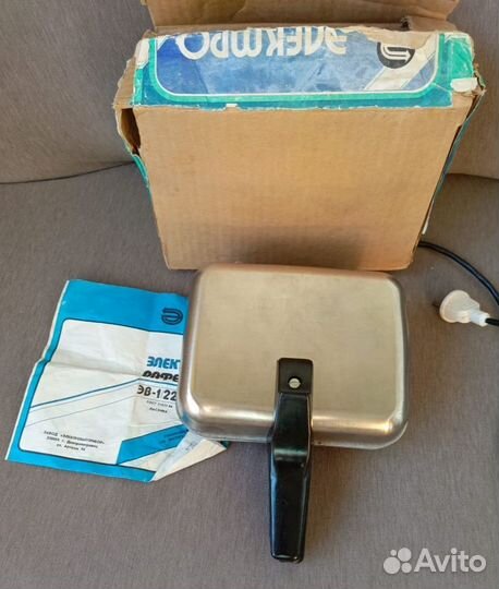 Электровафельница 