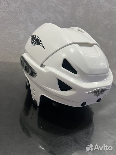 Хоккейный шлем