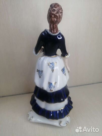 Статуэтка фарфоровая Чехия Royal Dux Bohemia