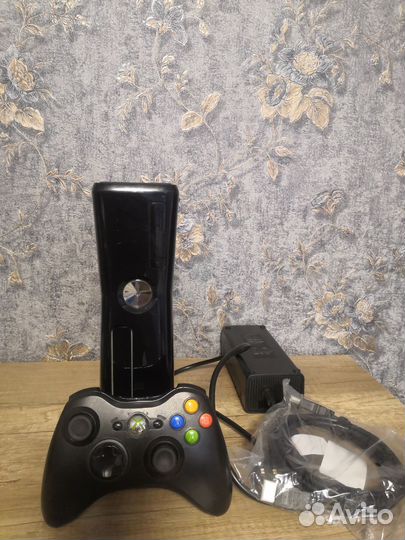 Xbox 360 slim 250gb прошитый freeboot и lt 3.0