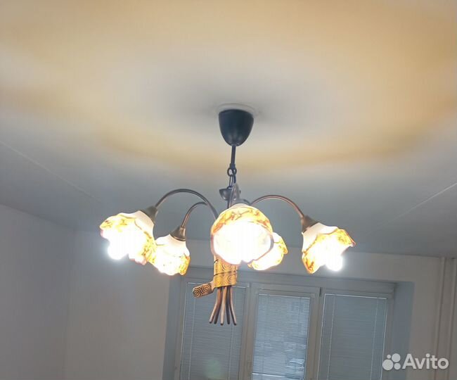 Люстра 5 рожков и светильники
