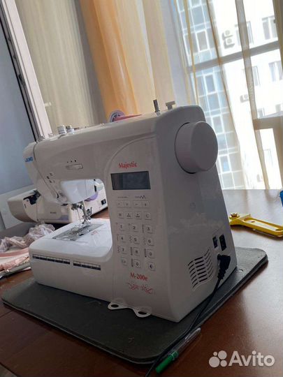 Швейная машина Juki Majestic M-200E