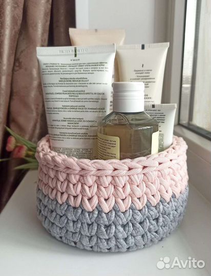 Вязаная корзина для интерьера и хранения вещей