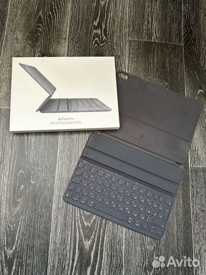 Apple SMART Keyboard Folio 11