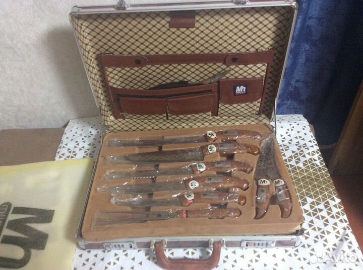 Кухонный набор вилок и ножей