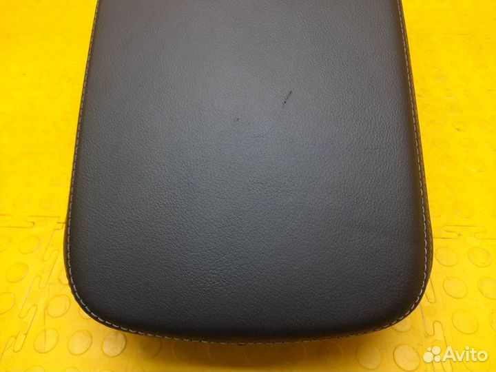 Б/У подлокотник Есть мелкий дефекты, оригиналnnУ