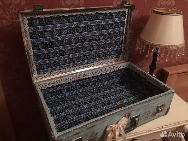 Чемодан декоративный