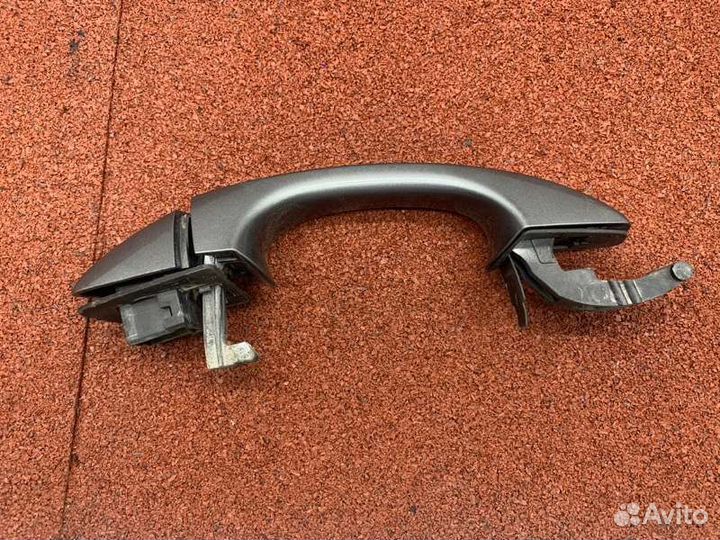 Ручка двери внешняя задняя левая Skoda Octavia A7