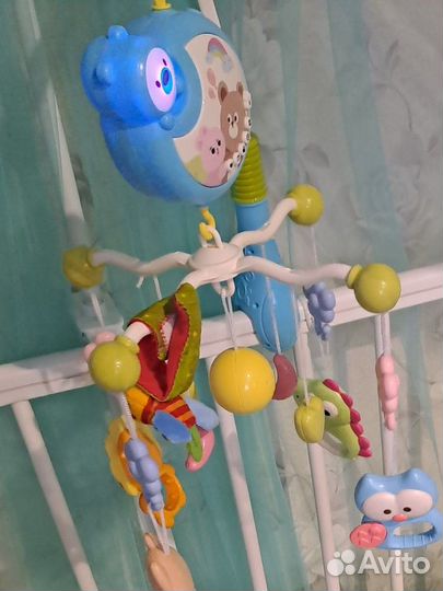 Мобиль на кроватку с проектором звёздного неба