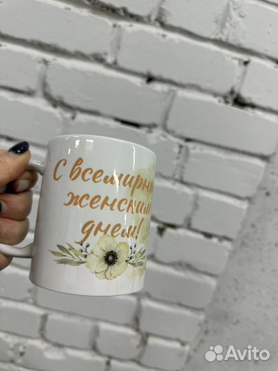 Кружки, термосы и значки с именами