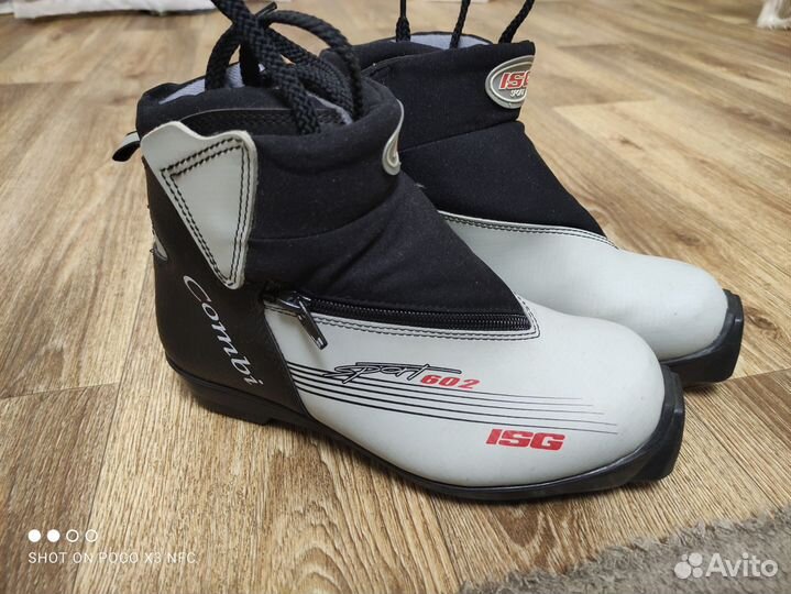 Лыжные ботинки ISG стелька 23 см 35-36 р
