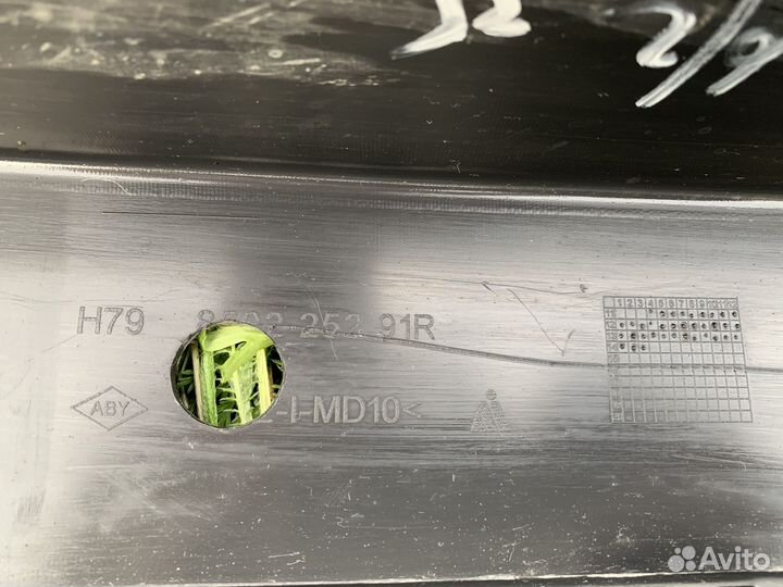 Задний бампер renault duster 850225291R