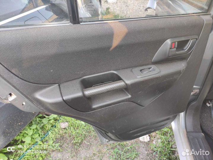 Обшивки дверей mitsubishi pajero pinin