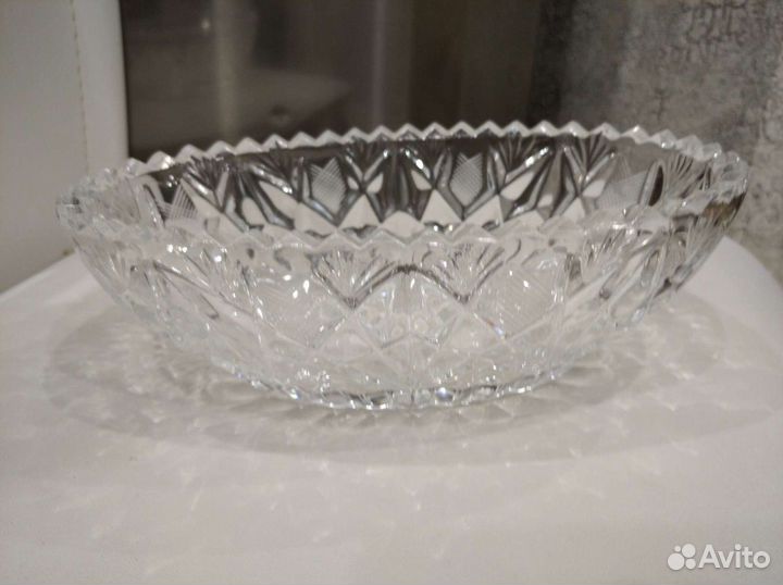 Хрустальные вазы, салатники, ладьи, конфетницы