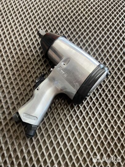 Гайковерт пневматический