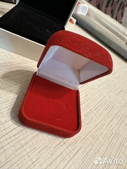 Шкатулки для колец, сережек