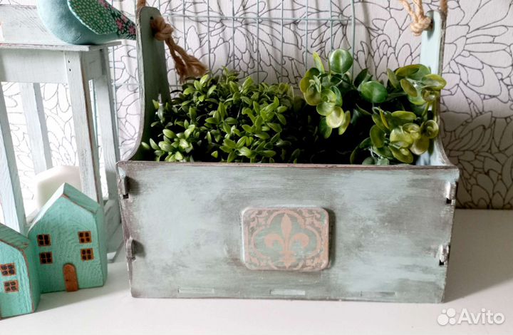 Ящик деревянный, фонарь-подсвечник, домики