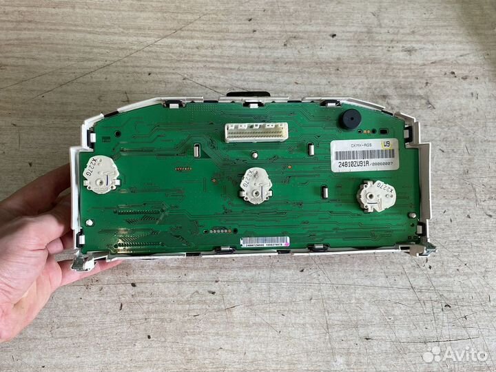 Nissan Tiida 4D 1.6 мт Щиток приборов б/у