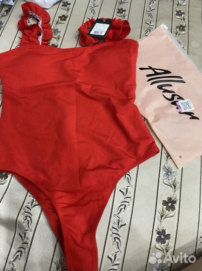 Купальник слитный новый