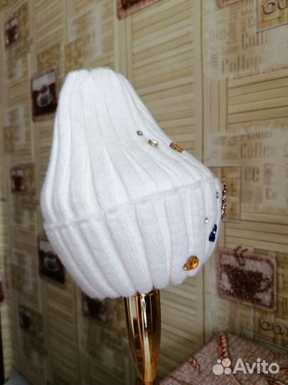 Шапка для девочки белая (шмель)