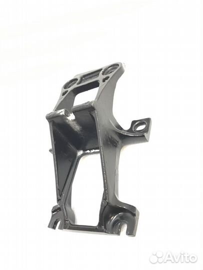 Кронштейн подножки передний правый Land Rover