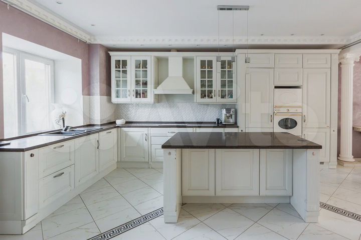 Дом 385 м² на участке 12,4 сот.