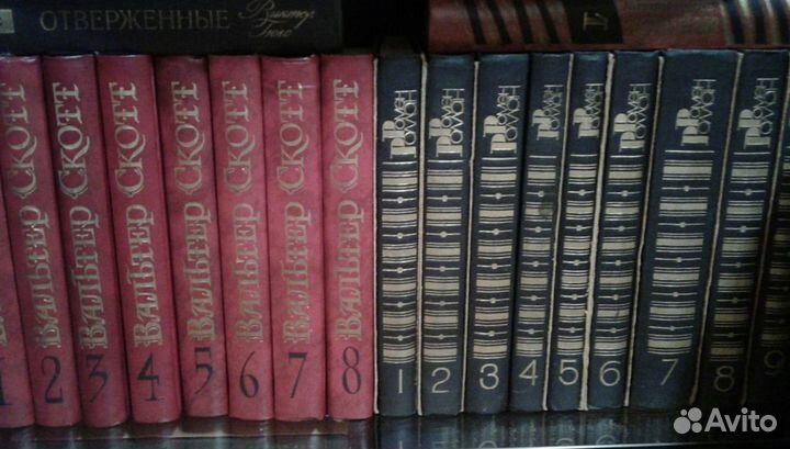 Очень много книг. Более 200. есть Список