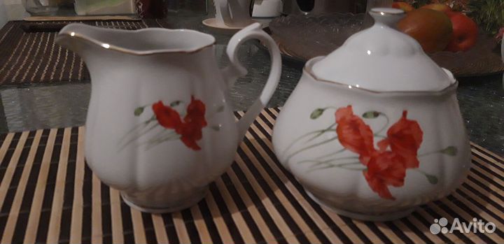 Чайник и сахарница