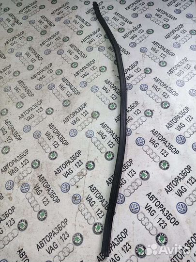 Уплотнитель капота Шкода Октавия тур А4