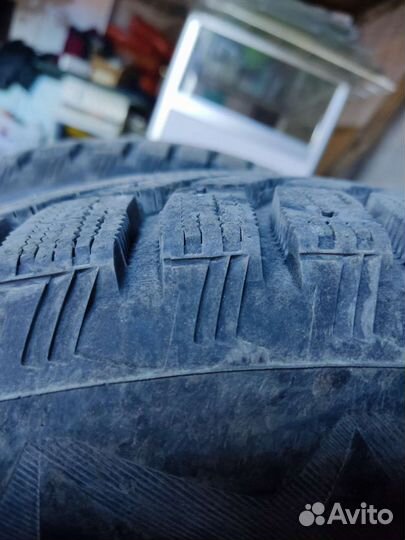 Bridgestone Blizzak Spike-01 215/60 R17