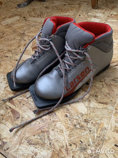 Лыжные ботинки