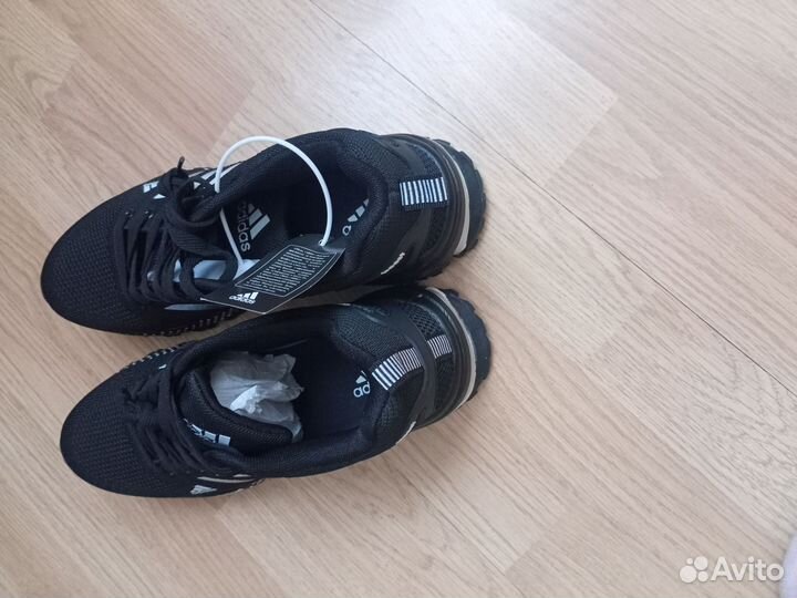 Новые стильные кроссовки Adidas 43 размер