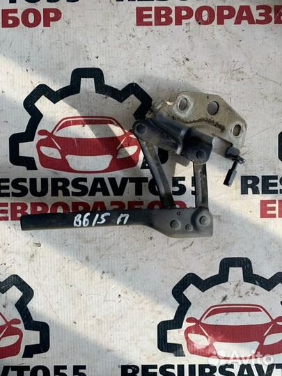 Петля капота правая Vw Passat B6 2.0 tfsi BWA 2007