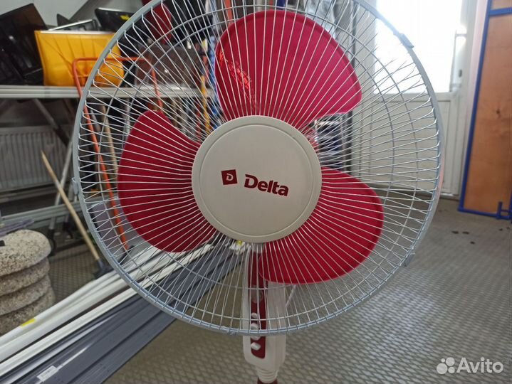Напольный вентилятор delta DL-003N белый с красным